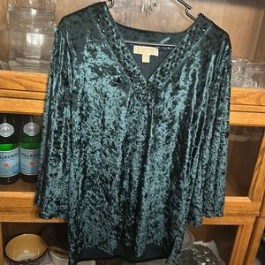 Dark green crushed velvet flowy top